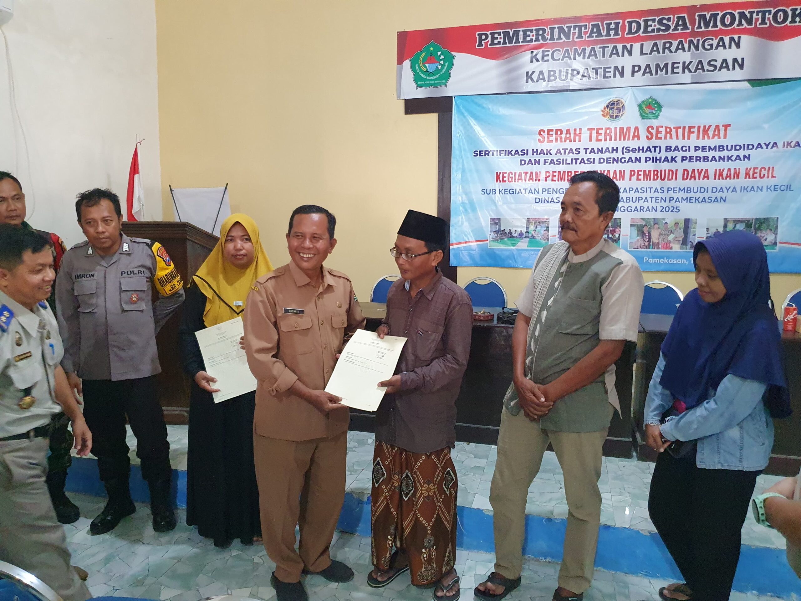 serah terima sertifikat hak atas tanah - Dinas Perikanan Pamekasan
