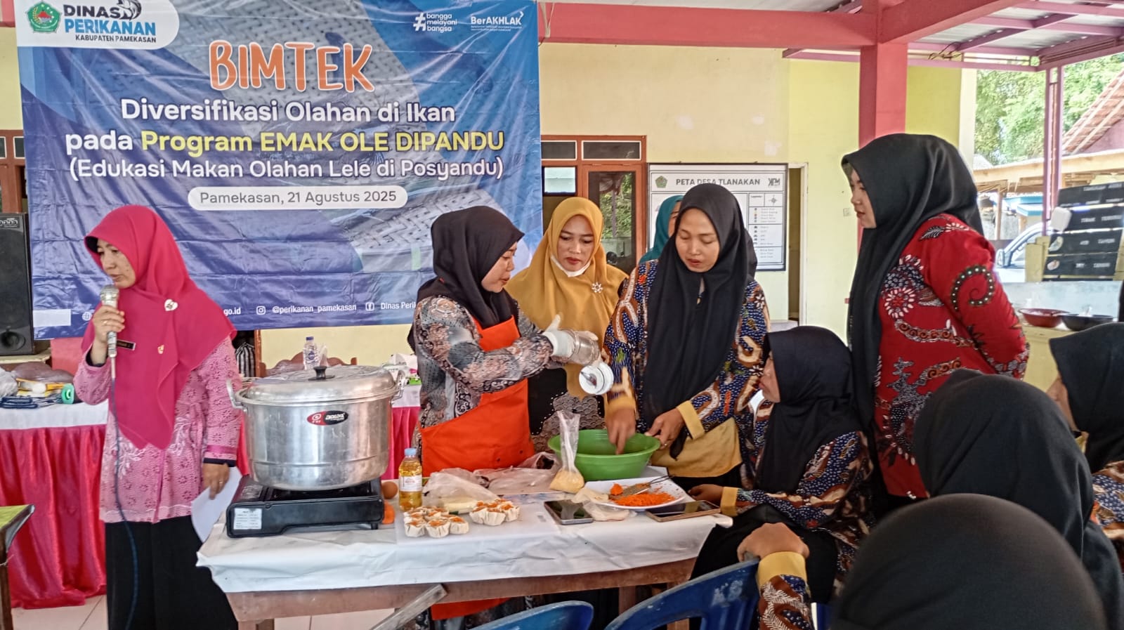 Bimtek Deverifikasi Olahan Ikan pada Inovasi “Emak Ole Dipandu” di Desa Tlanakan